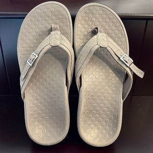 Vionic Flip Flop with Silver buckle Patty